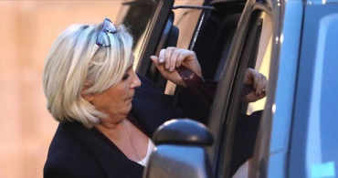 Fransa'da Aşırı Sağcı Le Pen 3 Yıl Hapis Cezasıyla Yargılandı
