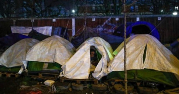 Fransa'dan Paris'teki Göçmen Kamplarına Temizlik!