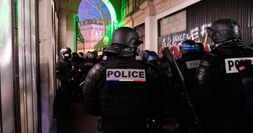 Fransız Bakana Göre Protestoculara Polis Şiddeti Yokmuş!