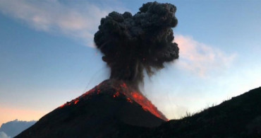 Fuego Yanardağına Tırmanan Doğaseverler Volkan Patlamasını Görüntülediler 