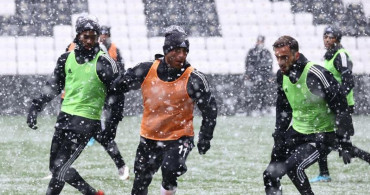 Galatasaray derbisi öncesinde Beşiktaş'tan 6 futbolcu sarı kart sınırında bulunuyor!