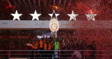 Galatasaray Şampiyonluk Kupasını Havaya Kaldırdı