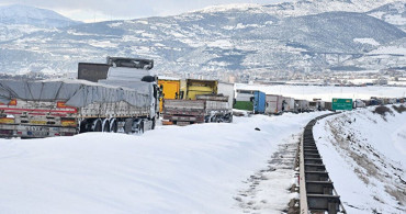 Gaziantep'te Etkisini Sürdüren Kar Yağışı Nedeniyle TAG Otoyolu Kapandı
