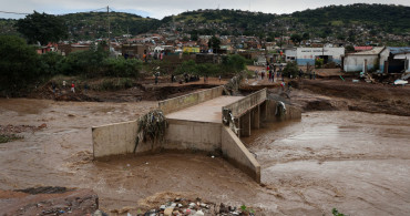 Güney Afrika'da sel felaketi! 45 kişi öldü çok sayıda ev ve köprü yıkıldı