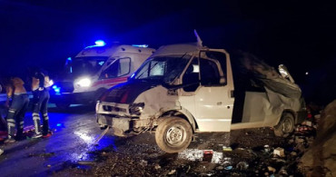  Hakkari’de Trafik Kazası: 2 Kişi Yaralandı