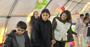Halk TV’nin deprem yayını tepki çekti: Küçük kız çocuğu canlı yayında ağladı
