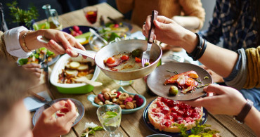 Hangi saatlerde yemek yerseniz kalp krizi geçirmezsiniz? Yemek yemek için en uygun saat aralığı