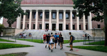 Harvard ve MIT Üniversiteleri Vizelerini İptal Eden ABD'ye Dava Açıyor