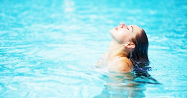 Havuz Suyu Diş Sağlığınızı Olumsuz Etkileyebilir!