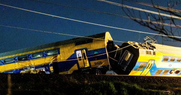 Hollanda da yolcu treni ile yük treni çarpıştı: Ölü ve yaralılar var