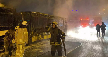 İBB'nin ihmali vatandaşların hayatını tehlikeye soktu: İETT otobüsü bir anda alev aldı