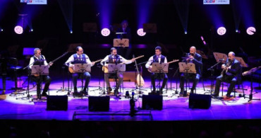 İbrahim Kalın ve Yavuz Bingöl 'İrfani Türküler' Konserinde Sahne Aldı