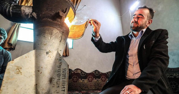İdlibli Osman Evine Düşen Roketin Kalıntısından Soba Yaptı 