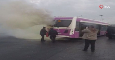İETT Otobüsünün Motorunda Yangın Çıktı