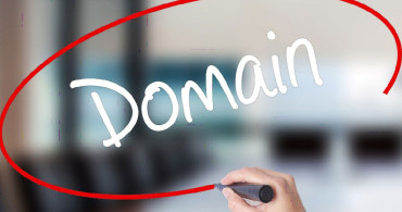 İnternetin sanal arazisi anlamına gelen domainler