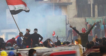 Iraklı Protestocular Suudi Arabistan Kanalı Ofisini Bastı