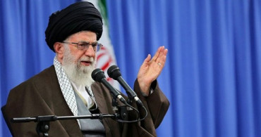 İran Lideri Hamaney: Terörist Gruplar, Düşmanların Parası ve Silahıyla Beslenmektedir