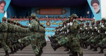 İran Ordusu Ülke Genelinde Geçit Töreni Gerçekleştirdi