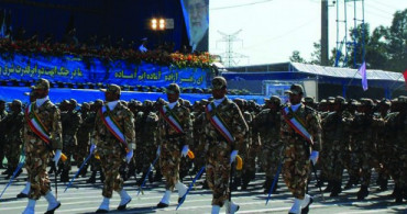İran Ordusu'ndan Hükümetin Nükleer Kararına Destek