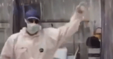 İran'da Sağlık Personelleri Dansla Stres Atıyor