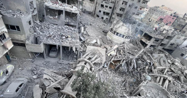 İşgalci İsrail durmuyor: 80 kişiyi birden acımasızca bombaladı