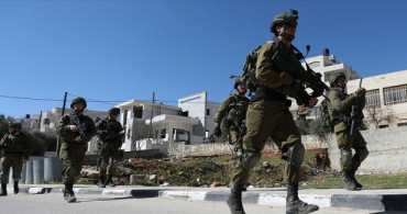 İsrail 15 Filistinliyi Gözaltına Aldı