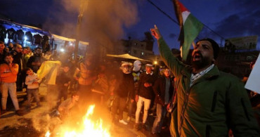 İsrail Güçleri, Sözde Barış Planını Protesto Eden 12 Filistinliyi Yaraladı