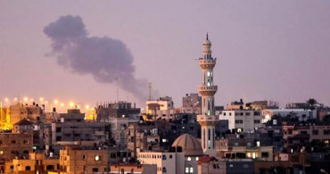 İsrail Savaş Uçakları Gazze'yi Vurdu