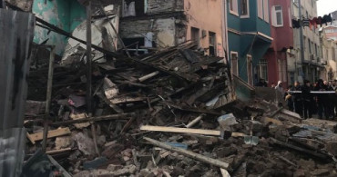 İstanbul'un İşlek Yerlerinde 4 Katlı Bina Çöktü! Olay Yerine Çok Sayıda Ekip Gönderildi
