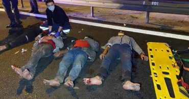 İstanbul Büyükçekmece TEM Otoyolu'nda Kaza! İçinde Yolcu Olan Taksi Yakıt Tankerine Çarptı