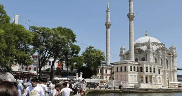 İstanbul doldu taştı: Tarihi mekanlarda bayram kalabalığı