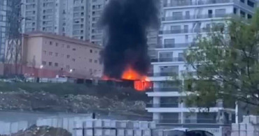İstanbul Esenyurt'ta korkutan  yangın! Geri dönüşüm ve atıp toplama alanında yangın çıktı