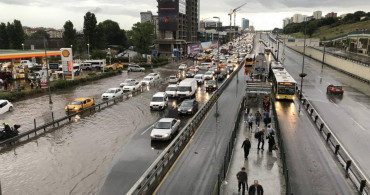 İstanbul trafiğine sağanak yağış etkisi: Yoğunluk yüzde 80’in üzerine çıktı