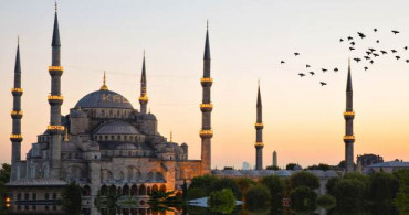 İstanbul'da 21 Cami, Ayasofya Açılışına Gelenler İçin Sabaha Kadar Açık Olacak