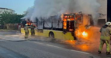 İstanbul’da büyük panik: Seyir halindeki İETT otobüsü alev aldı