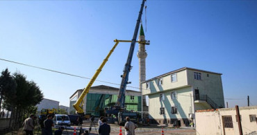 İstanbul'da Depremden Zarar Gören Minare Onarılıyor