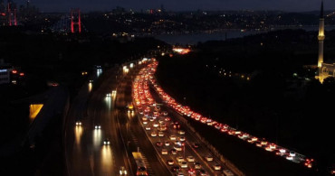İstanbul'da Haftanın İlk Gününün Trafik Çilesi! Yüze 65'i Gördü