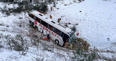 Son Dakika İstanbul'da Kaza: Yolcu Otobüsü Şarampole Yuvarlandı!