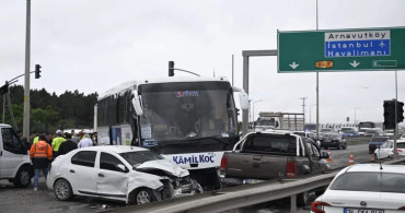İstanbul’da korkunç kaza: Yolcu otobüsü çok sayıda araca çarptı! Yaralılar var
