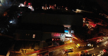 İstanbul'da Korkutan Fabrika Yangını: 3 Buçuk Saatlik Çalışma İle Kontrol Altına Alındı
