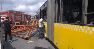 İstanbul'da korkutan kaza! Kamyondan düşen demirler İETT otobüsüne saplandı, çocuklar da dahil olmak üzere çok sayıda yaralılar var
