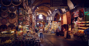 İstanbul’da korkutan yangın: Kapalıçarşı’nın çatısı alev aldı