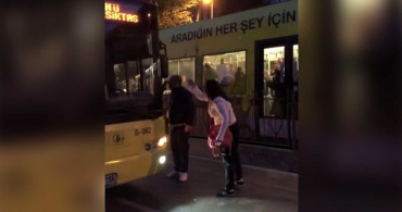 İstanbul'da Minibüs sürücüsüyle İETT şoförü arasında kavga! O anlar kameralara yansıdı