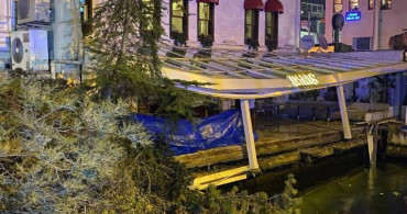 İstanbul’da restoranın bulunduğu iskele çöktü: Çok sayıda yaralı var