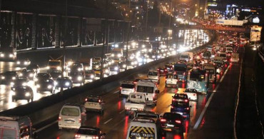 İstanbul'da Trafik Kilitlendi