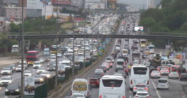 İstanbul’da trafik yoğunluğu arttı: Haftanın ilk gününde ulaşım aksıyor