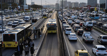 İstanbul'da Trafik Yoğunluğu Metrelerce Kuyruğa Neden Oldu