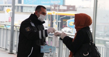 İstanbul'da Ücretsiz Maske Dağıtıldı
