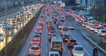 İstanbul'un Trafik Çilesi Bitmiyor: Haftaya Yüzde 54 Yoğunlukla Başlandı