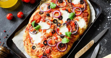 İtalyan Usulü Mozzarellalı Pizza Tarifi